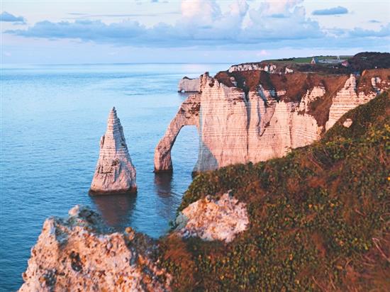 Discovery of the arches and the Aiguille d'Etretat by kayak