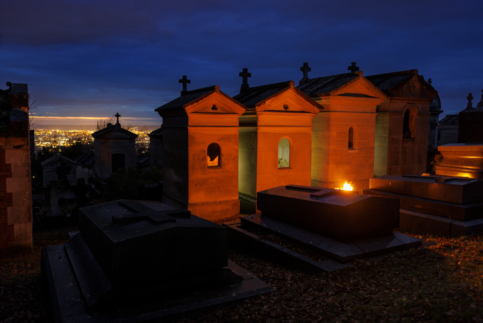 Cimetière monumental illuminé