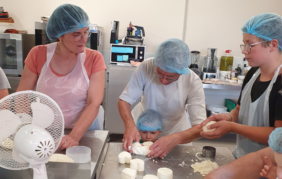 Apprenti fromager - ©Magali Thuillier