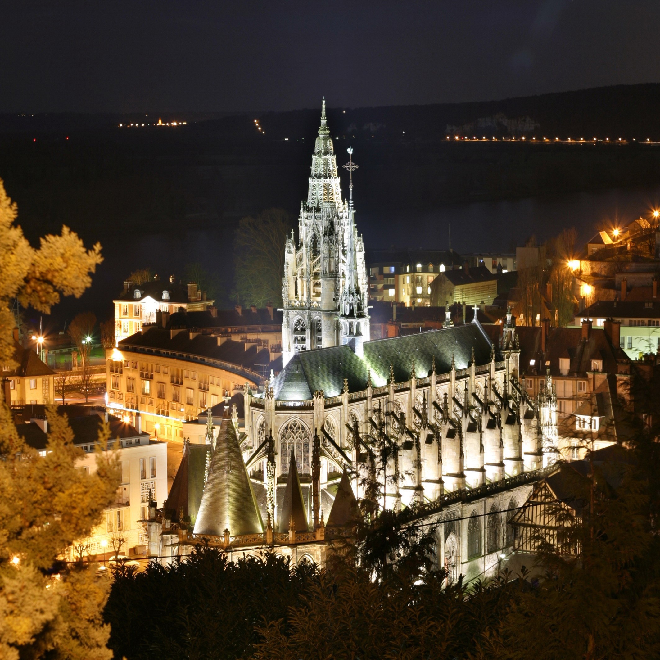 Caudebec en Caux église vue d'arrière de nuit