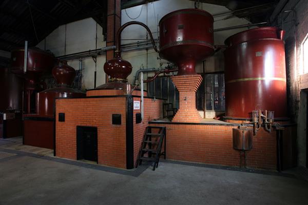 Salle de distillation Pays d'Auge, double distillation SIT © Distillerie Busnel