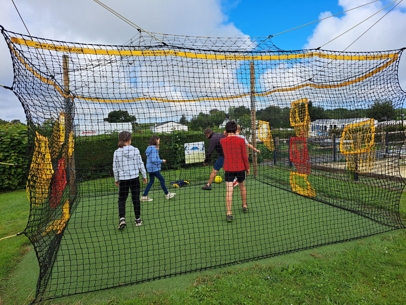 Espace de jeu - ©Camping Les Pommiers