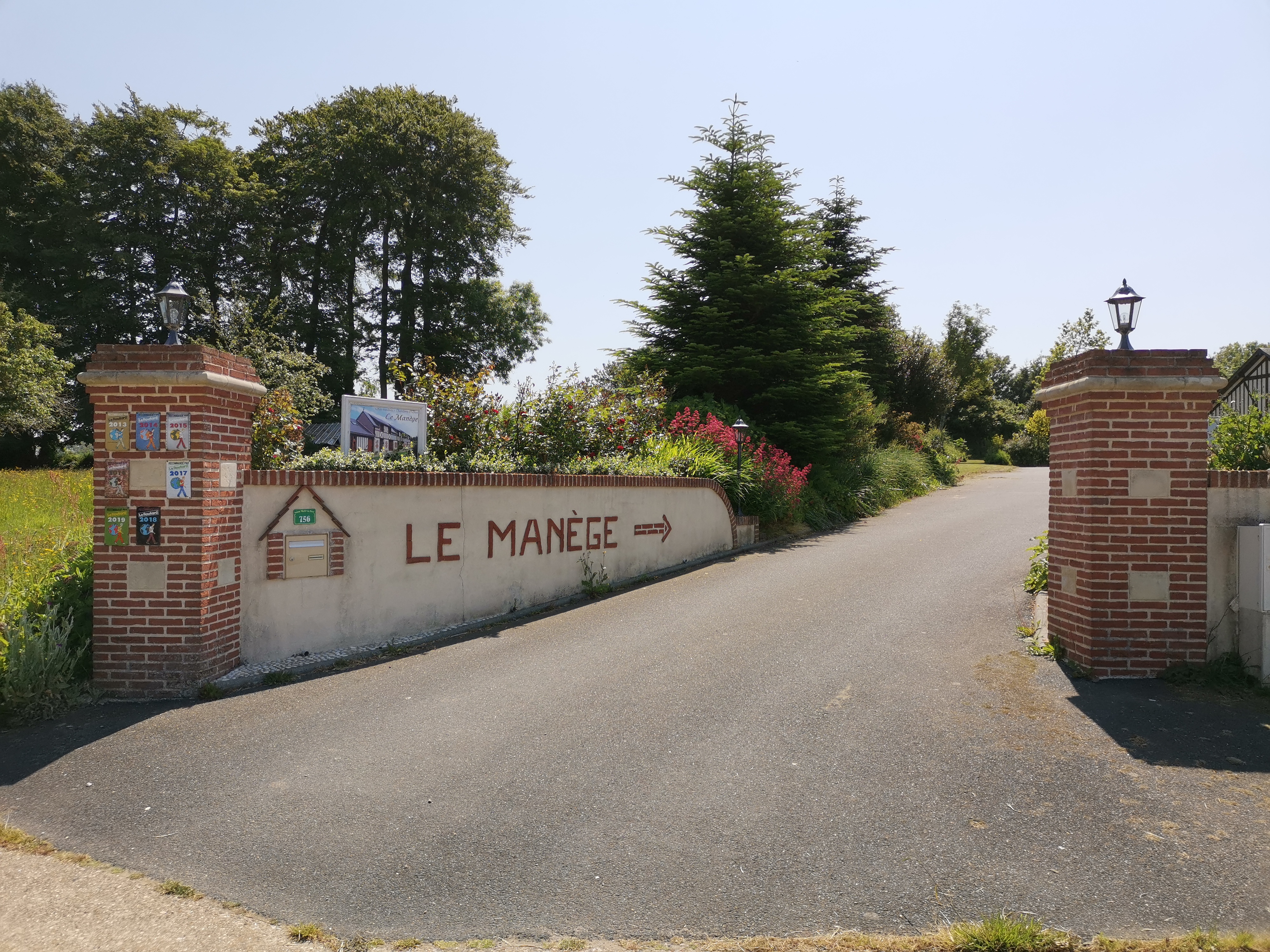 Eglise - Accès au Domaine le Manège