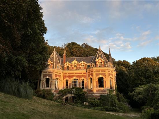 Pierres en Lumières 2025 au Château des Aygues à ETRETAT