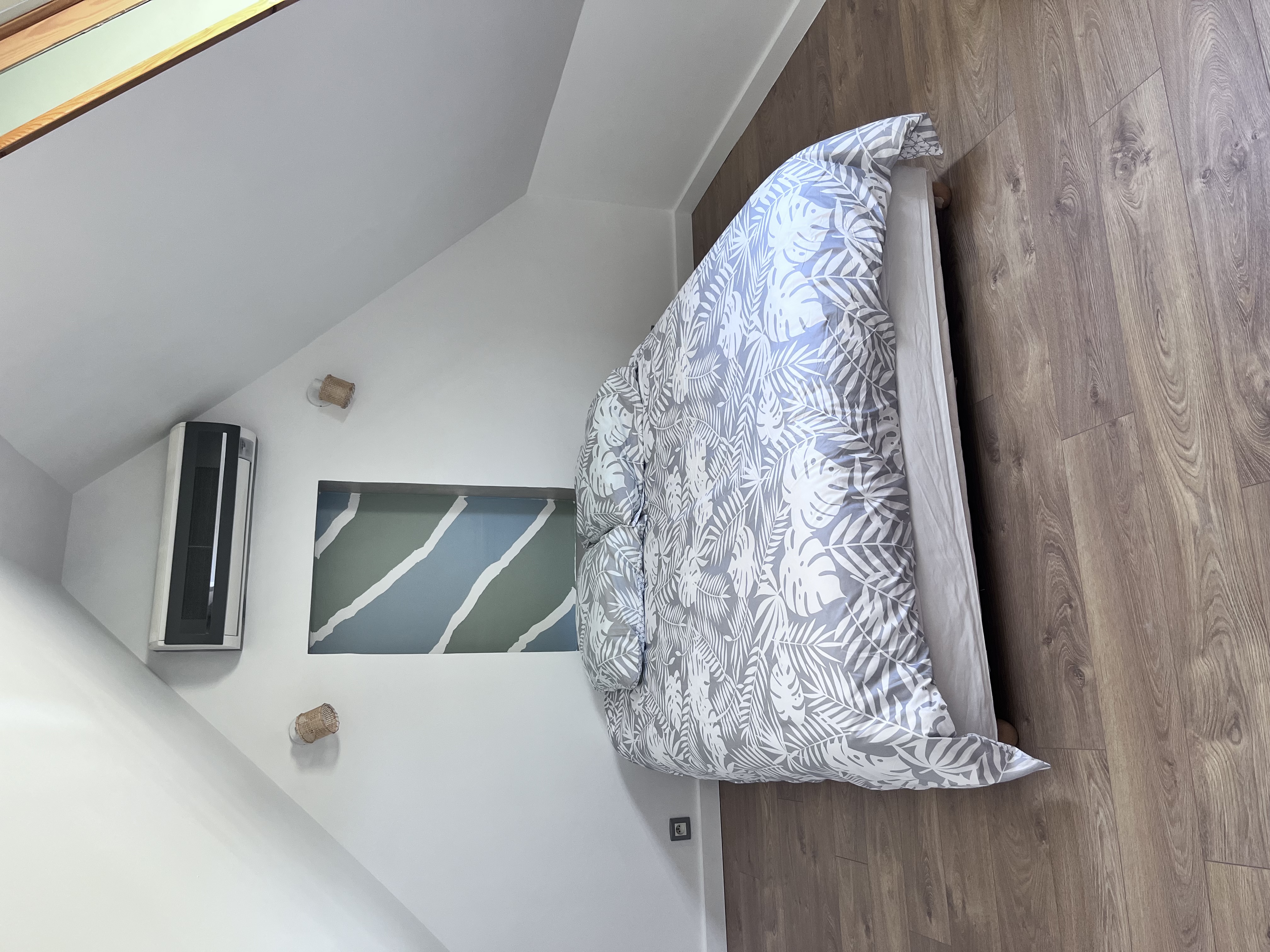 Chambre avec lit double à l'étage 140x190