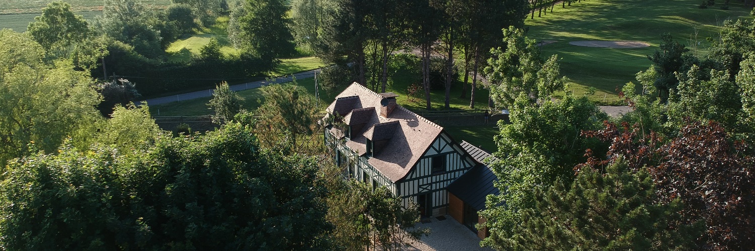 Domaine dans un écrin de verdure