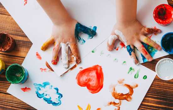 Les P'tits artistes © Марина Демешко - AdobeStock