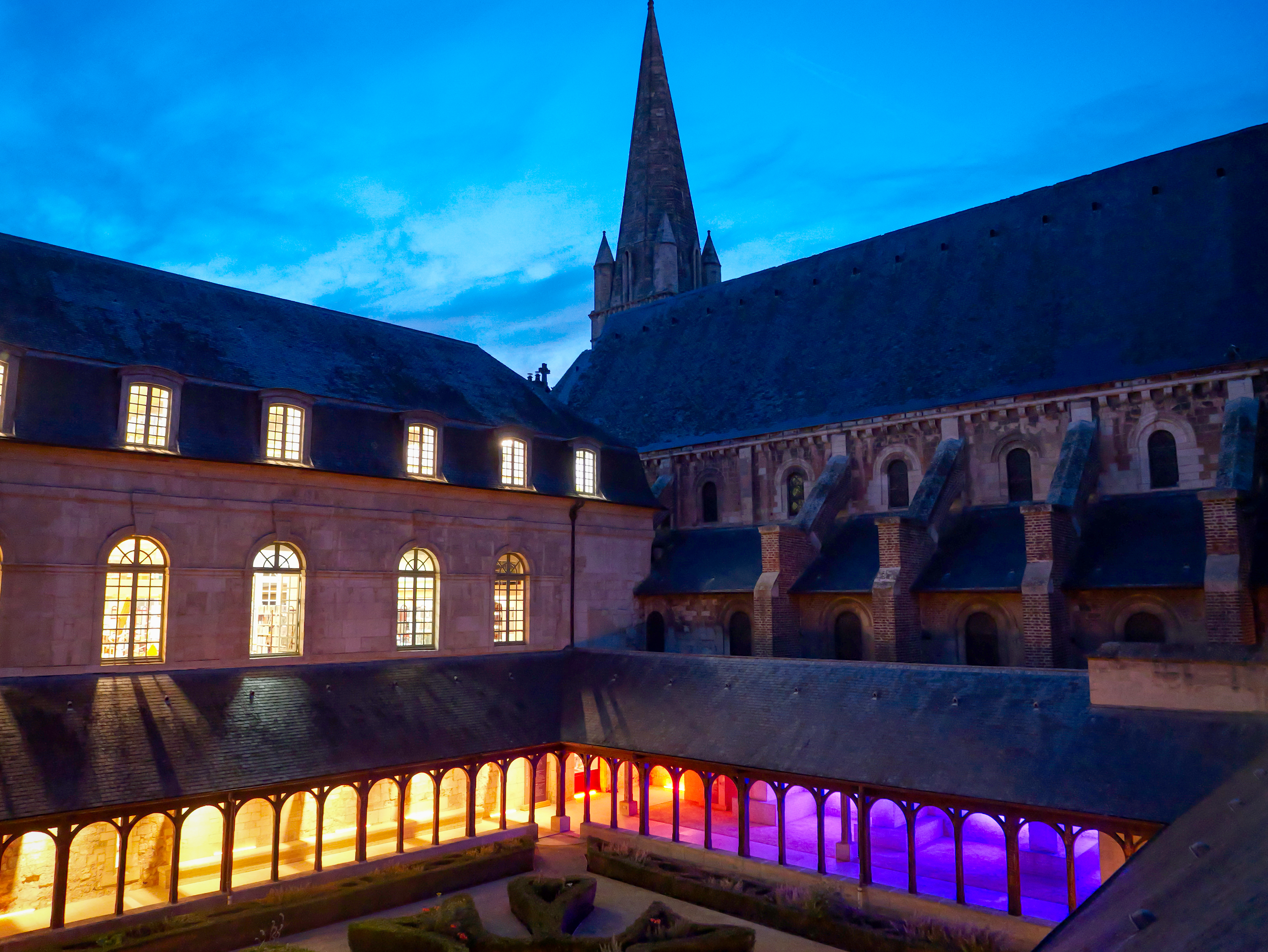 Abbaye de Montivilliers soir
