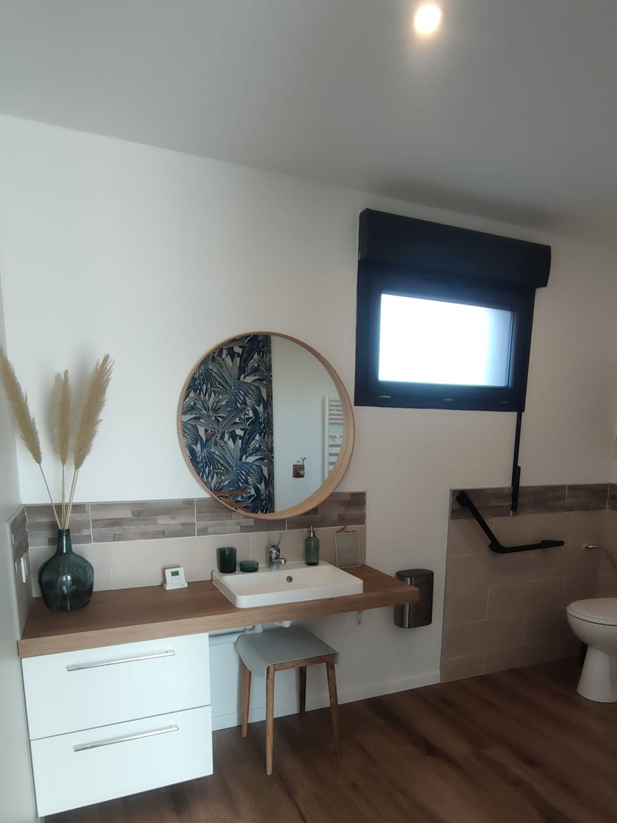 L'Hirondelle-L'Hirondo - Salle de douche PMR.