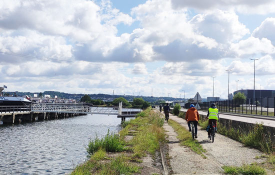 Regarder Le Havre : itinérance à vélo dans le port