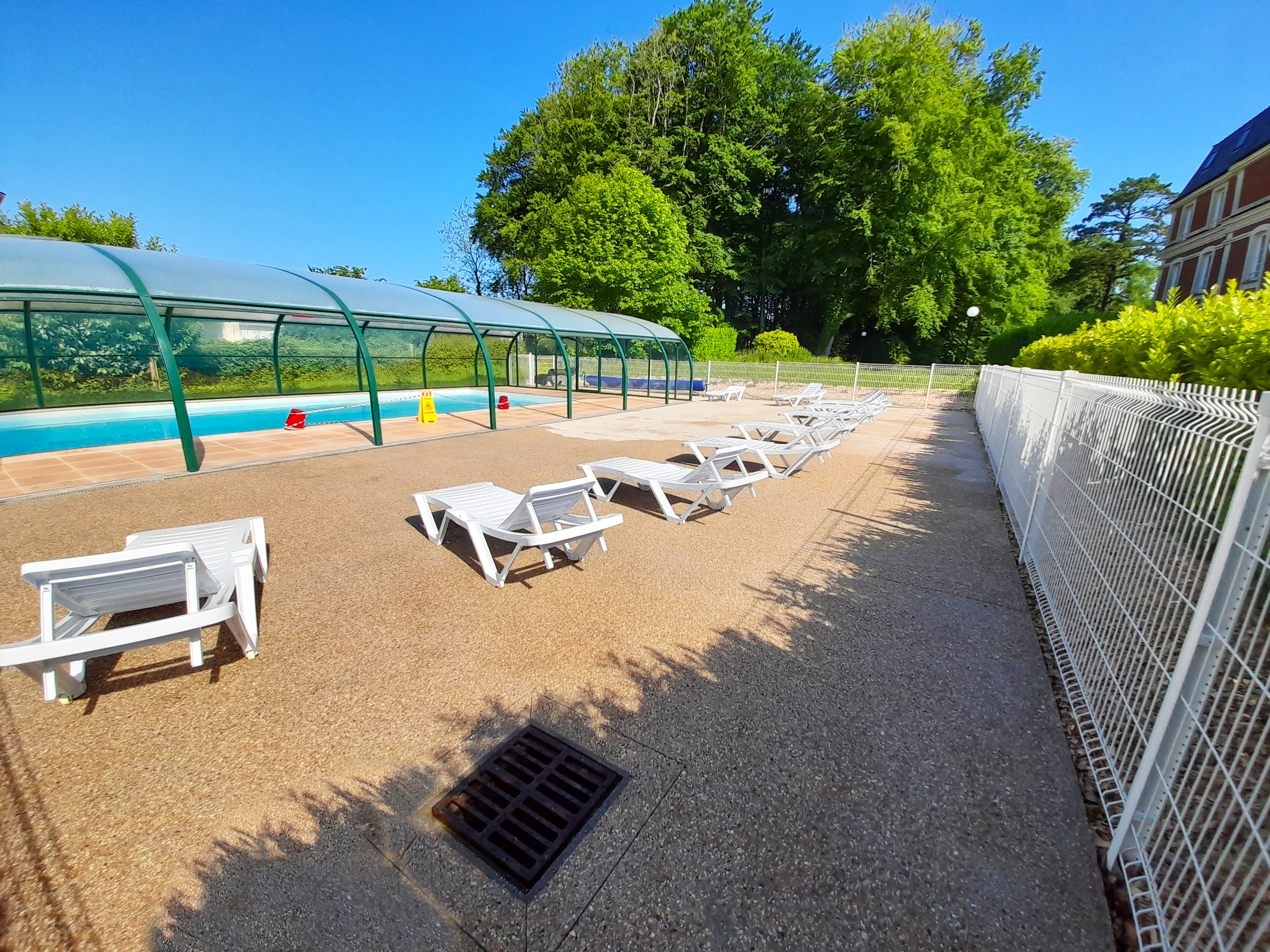 Les Portes d'Étretat - vue nouveau solarium piscine