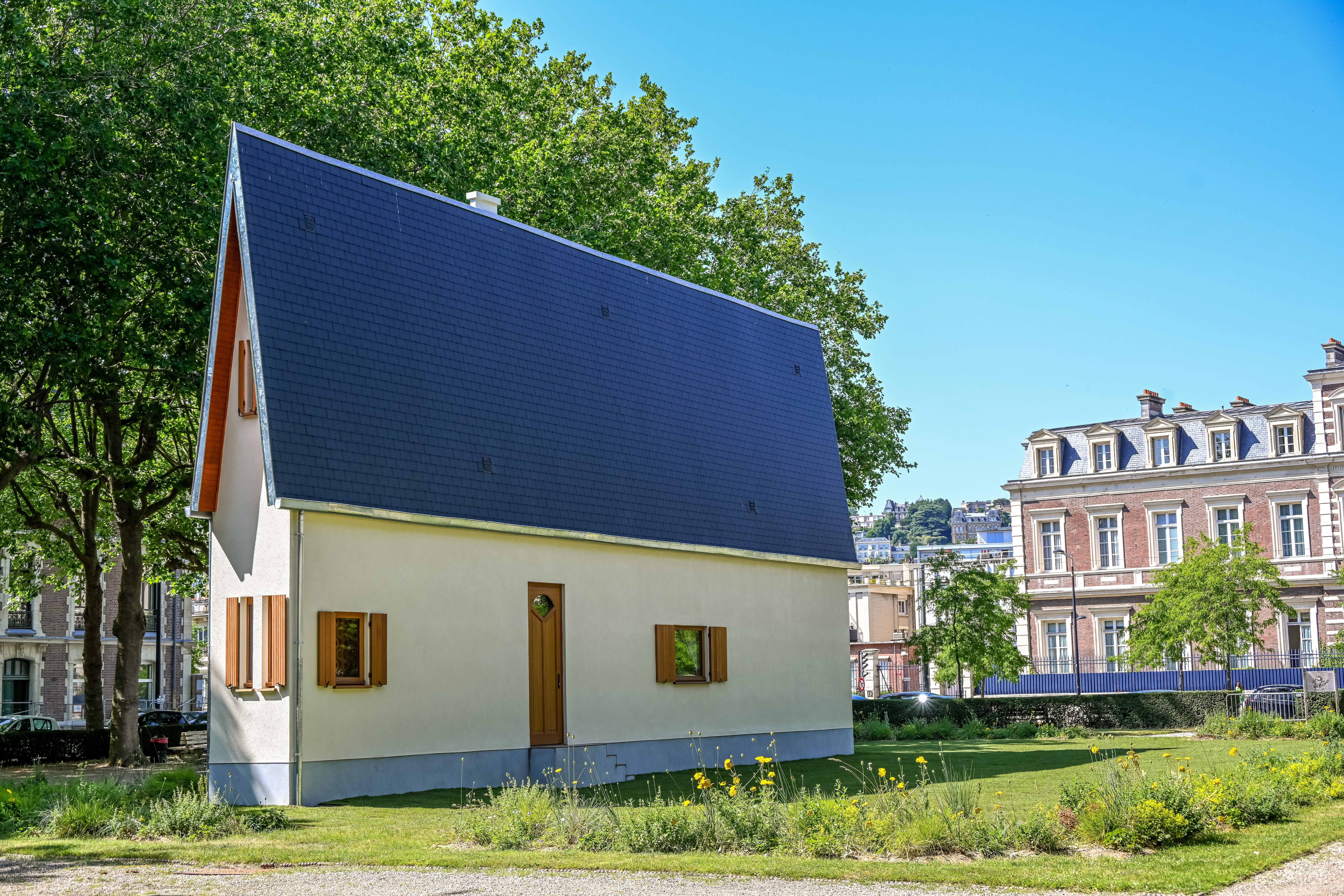 Narrow House