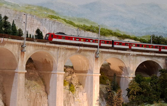 Vignette - Autorail-sur-le-viaduc-des-Glaudes