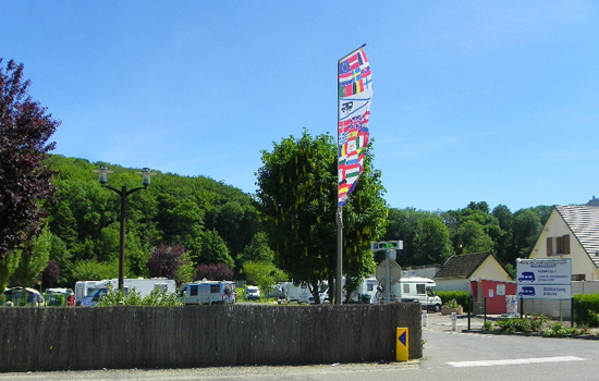 Aire de stationnement et de service à proximité du camping municip