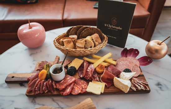 Vignette-Planche charcuteries et fromages - ©Hôtel Le Saint-Christophe
