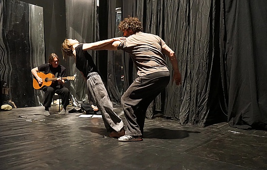 fleur-de-peau-c-cirque-aital-2.jpg_thumbnail