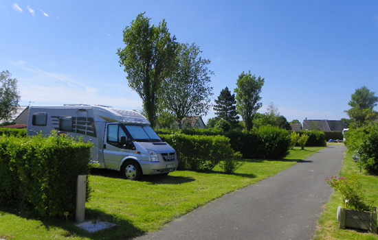 vignette-aire-stationnement-camping-le-grand-hameau
